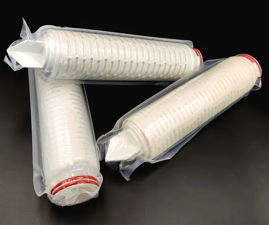 Urea recubierta de uretano que contiene proteasas y varios oligoelementos